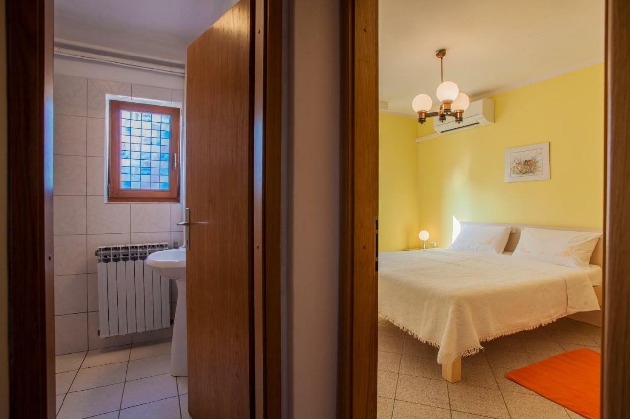 Rooms Ester Cres Exteriör bild